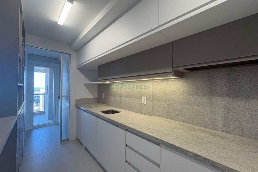 Apto Mobiliado com 110m², 3 dormitórios, 1 vaga, no bairro Petrópolis em Caxias do Sul para Alugar