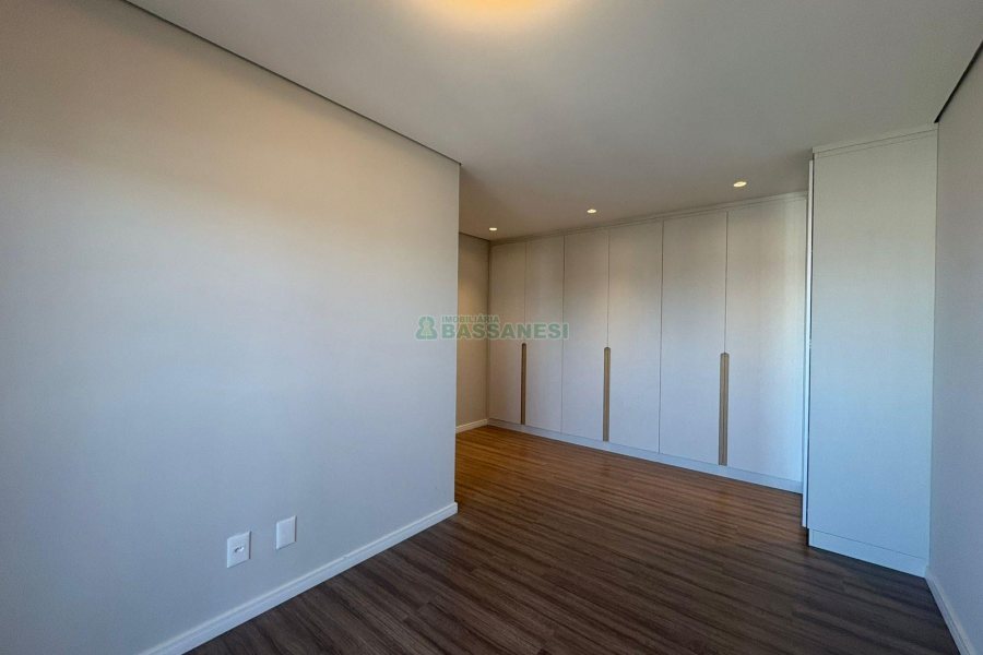 Apto Mobiliado com 110m², 3 dormitórios, 1 vaga, no bairro Petrópolis em Caxias do Sul para Alugar