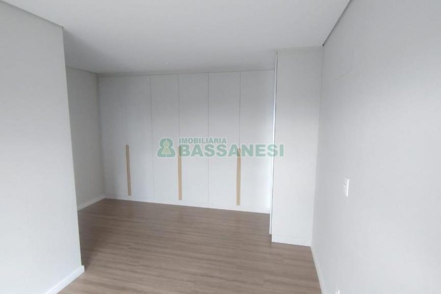 Apartamento com 110m², 3 dormitórios, 1 vaga, no bairro Petrópolis em Caxias do Sul para Alugar
