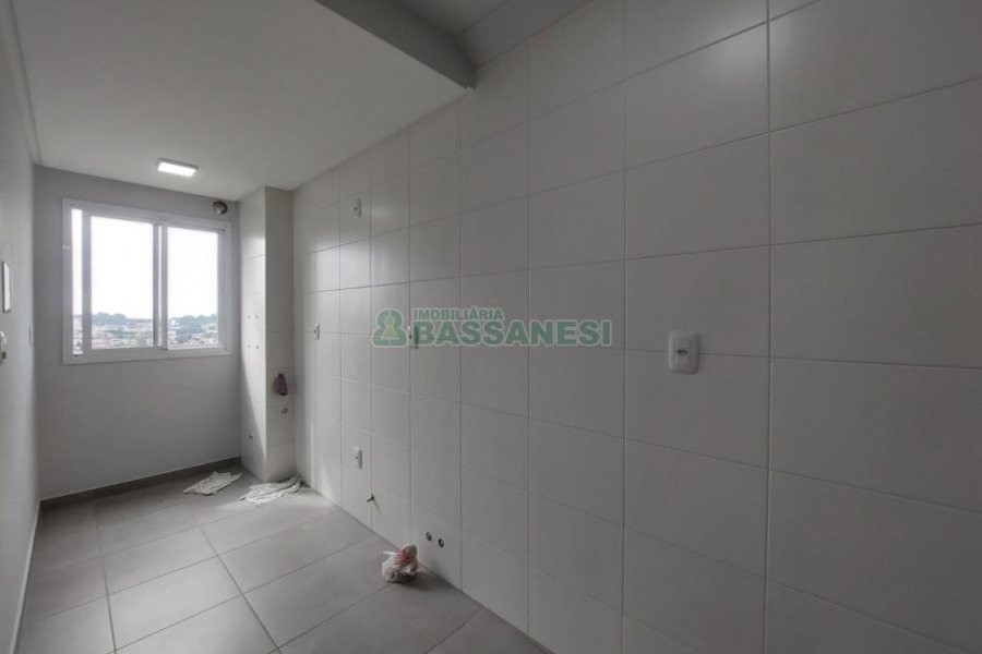 Apartamento com 55m², 2 dormitórios, 1 vaga, no bairro Panazzolo em Caxias do Sul para Alugar