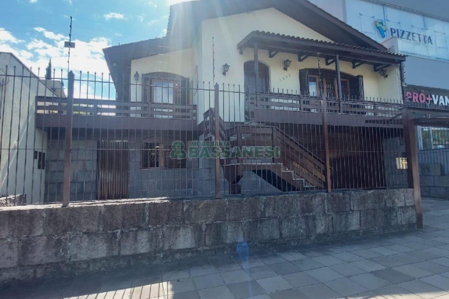 Casa Comercial com 280m², 3 dormitórios, 2 vagas, no bairro Cinqüentenário em Caxias do Sul para Alugar