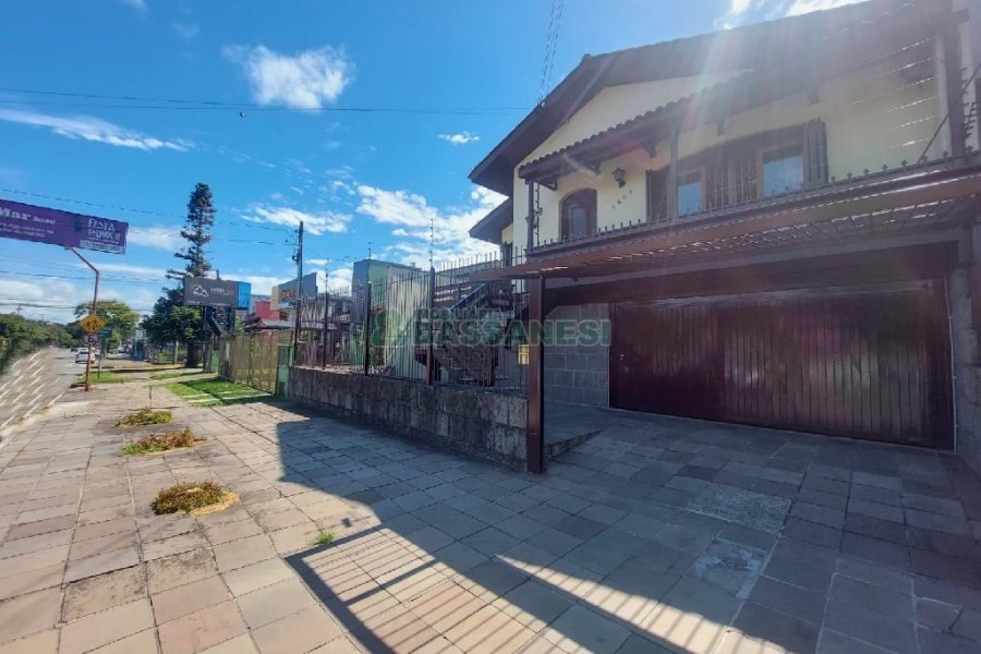 Casa Comercial com 280m², 3 dormitórios, 2 vagas, no bairro Cinqüentenário em Caxias do Sul para Alugar
