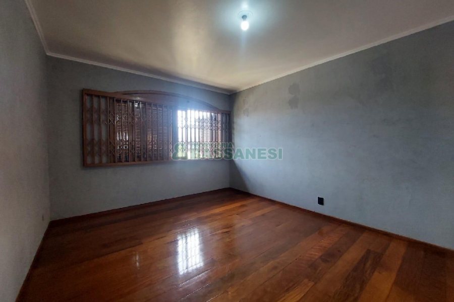 Casa Comercial com 280m², 3 dormitórios, 2 vagas, no bairro Cinqüentenário em Caxias do Sul para Alugar
