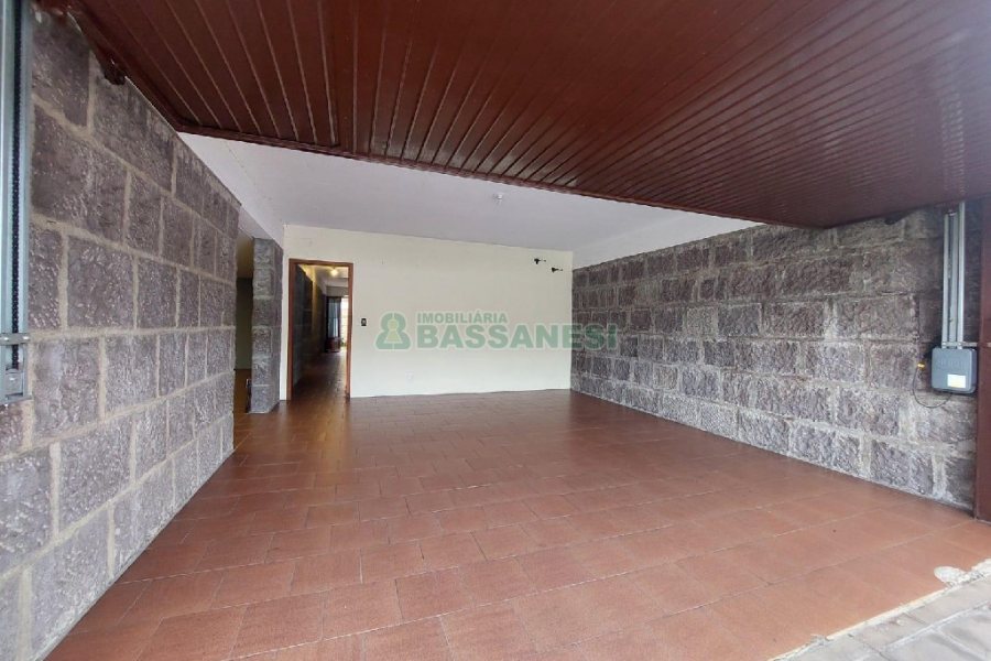 Casa Comercial com 280m², 3 dormitórios, 2 vagas, no bairro Cinqüentenário em Caxias do Sul para Alugar