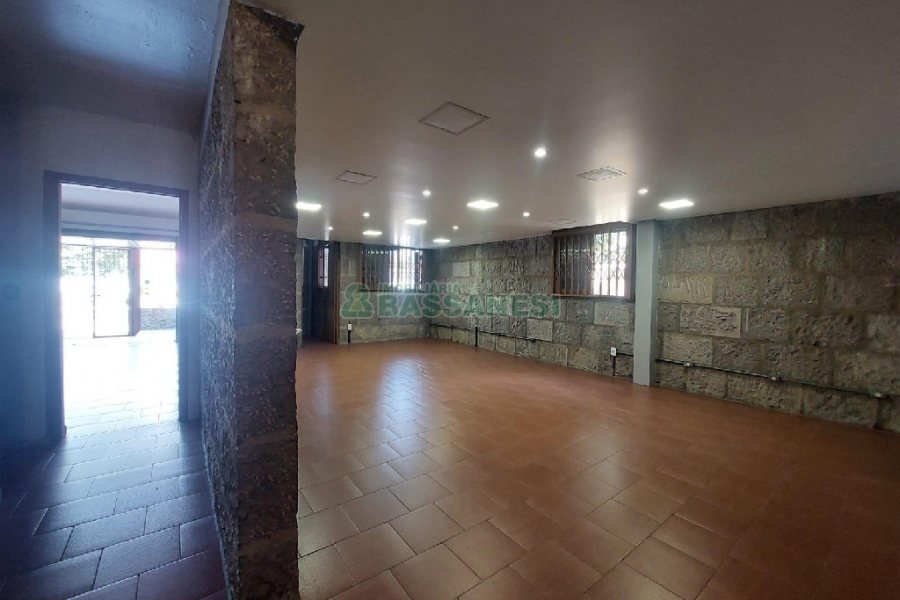 Casa Comercial com 280m², 3 dormitórios, 2 vagas, no bairro Cinqüentenário em Caxias do Sul para Alugar