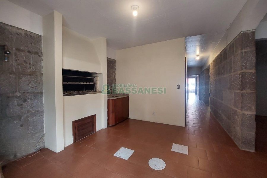 Casa Comercial com 280m², 3 dormitórios, 2 vagas, no bairro Cinqüentenário em Caxias do Sul para Alugar