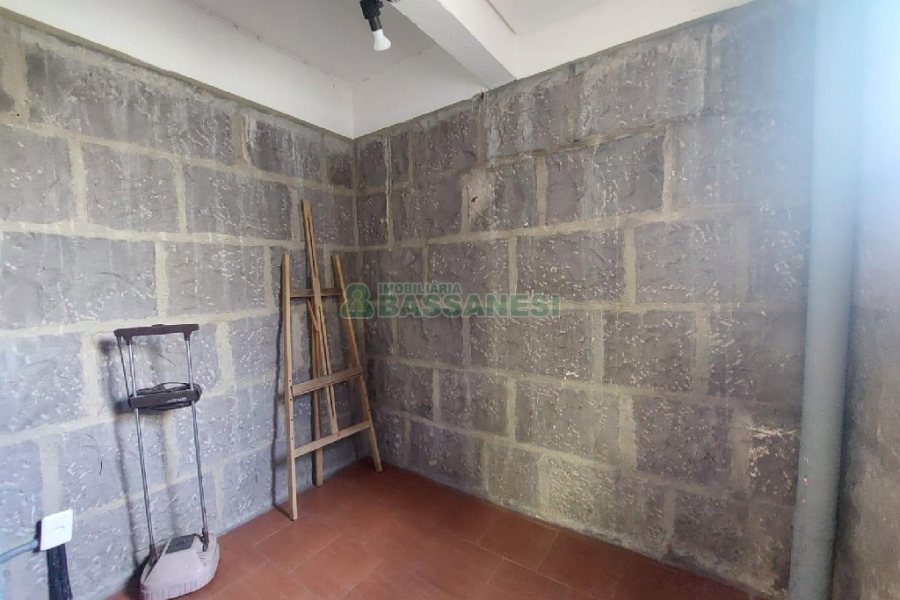 Casa Comercial com 280m², 3 dormitórios, 2 vagas, no bairro Cinqüentenário em Caxias do Sul para Alugar