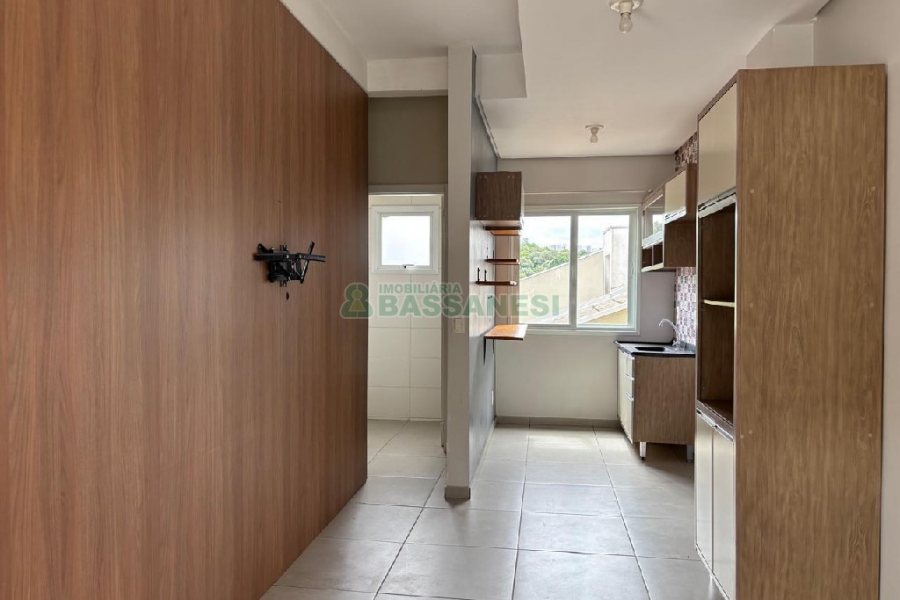 Casa com 96m², 2 dormitórios, 1 vaga, no bairro Charqueadas em Caxias do Sul para Alugar