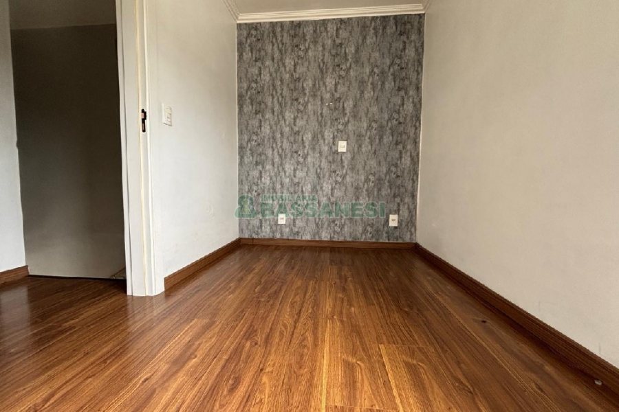 Casa com 96m², 2 dormitórios, 1 vaga, no bairro Charqueadas em Caxias do Sul para Alugar