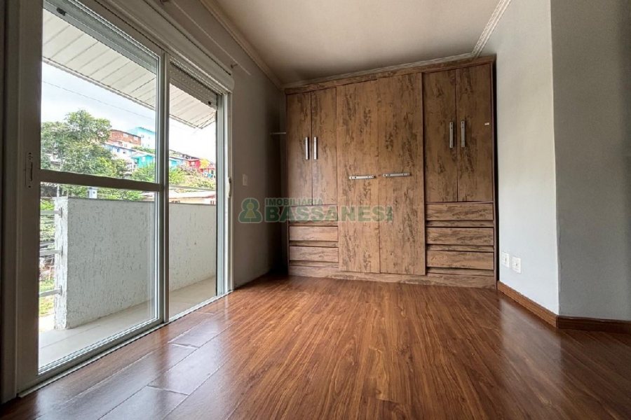 Casa com 96m², 2 dormitórios, 1 vaga, no bairro Charqueadas em Caxias do Sul para Alugar