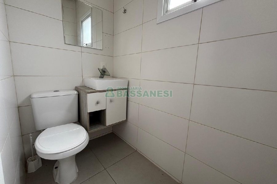 Casa com 96m², 2 dormitórios, 1 vaga, no bairro Charqueadas em Caxias do Sul para Alugar