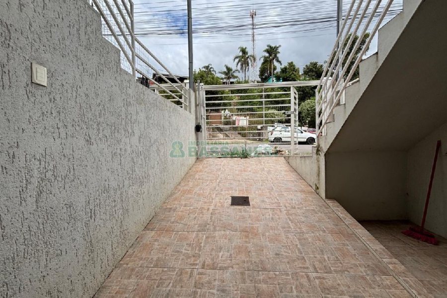 Casa com 96m², 2 dormitórios, 1 vaga, no bairro Charqueadas em Caxias do Sul para Alugar