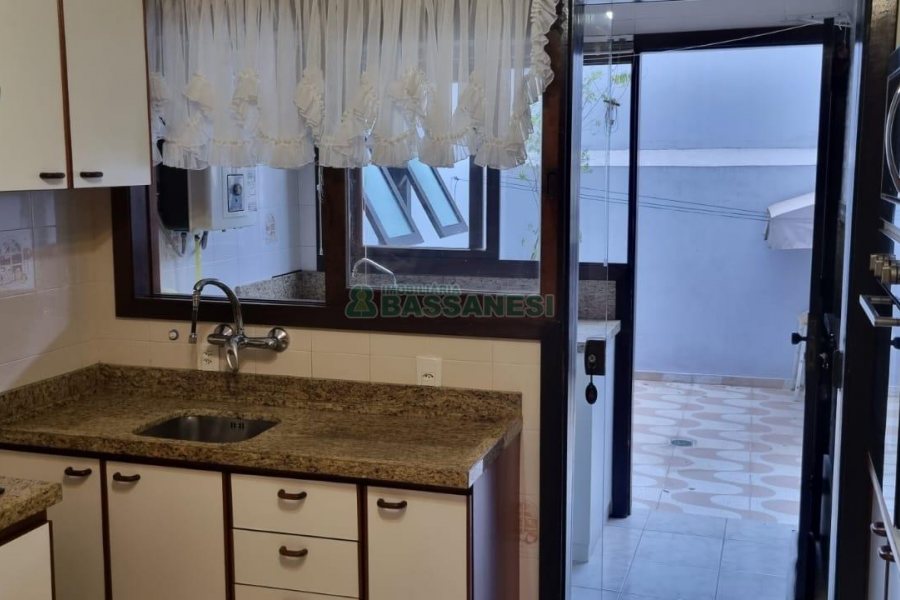 Apartamento com 73m², 2 dormitórios, 1 vaga, no bairro Pio X em Caxias do Sul para Comprar