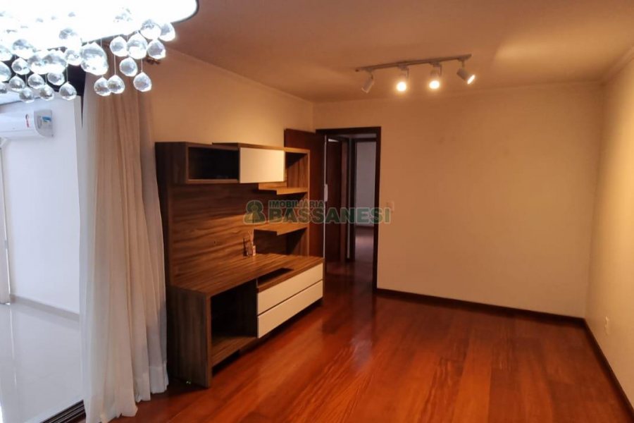 Apartamento com 73m², 2 dormitórios, 1 vaga, no bairro Pio X em Caxias do Sul para Comprar