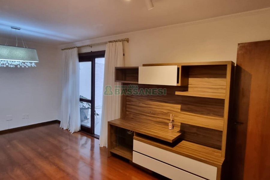 Apartamento com 73m², 2 dormitórios, 1 vaga, no bairro Pio X em Caxias do Sul para Comprar