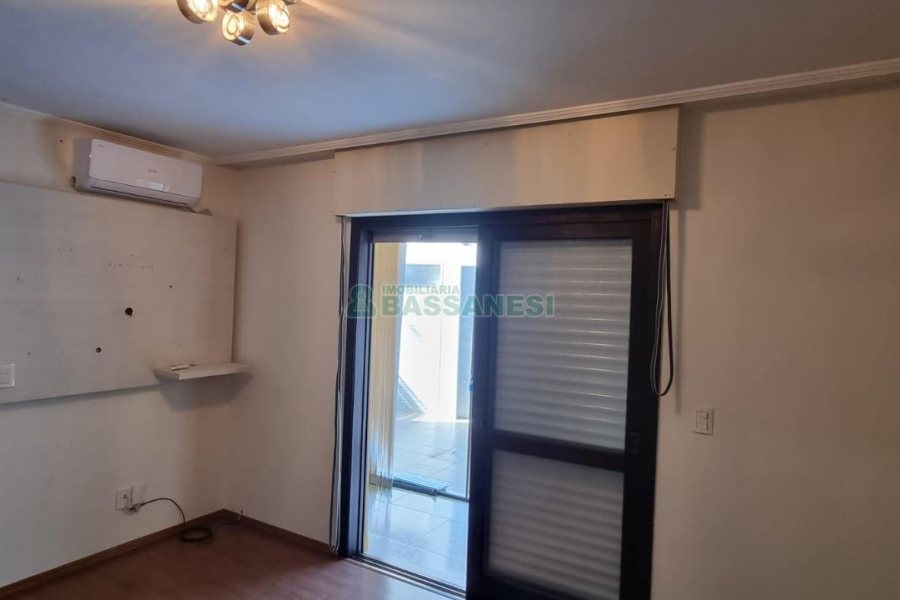 Apartamento com 73m², 2 dormitórios, 1 vaga, no bairro Pio X em Caxias do Sul para Comprar