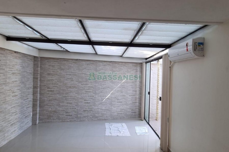 Apartamento com 73m², 2 dormitórios, 1 vaga, no bairro Pio X em Caxias do Sul para Comprar