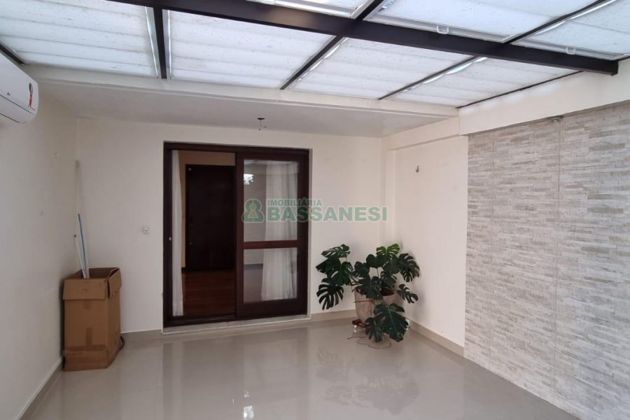 Apartamento com 73m², 2 dormitórios, 1 vaga, no bairro Pio X em Caxias do Sul para Comprar