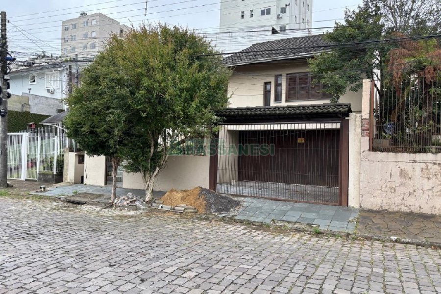 Casa com 150m², 3 dormitórios, 1 vaga, no bairro Desvio Rizzo em Caxias do Sul para Alugar