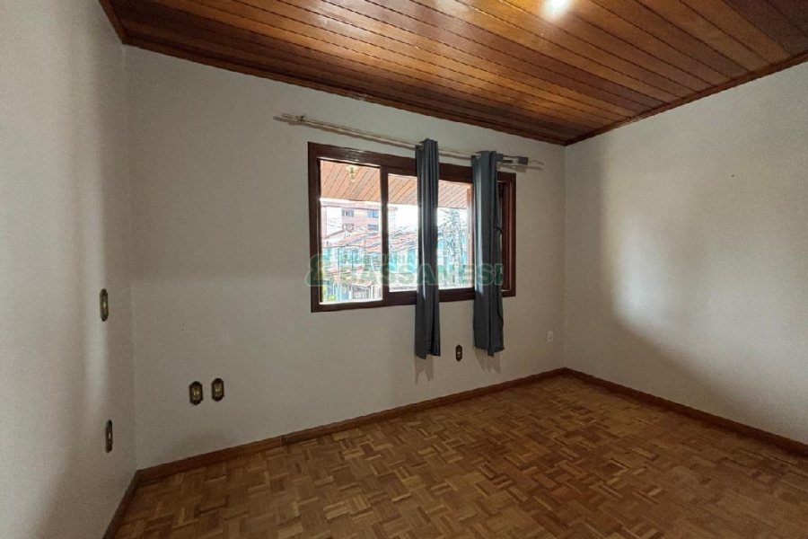 Casa com 150m², 3 dormitórios, 1 vaga, no bairro Desvio Rizzo em Caxias do Sul para Alugar