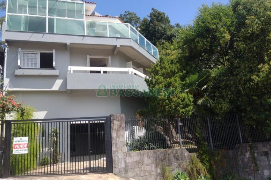 Casa com 148m², 3 dormitórios, 2 vagas, no bairro Santa Corona em Caxias do Sul para Comprar