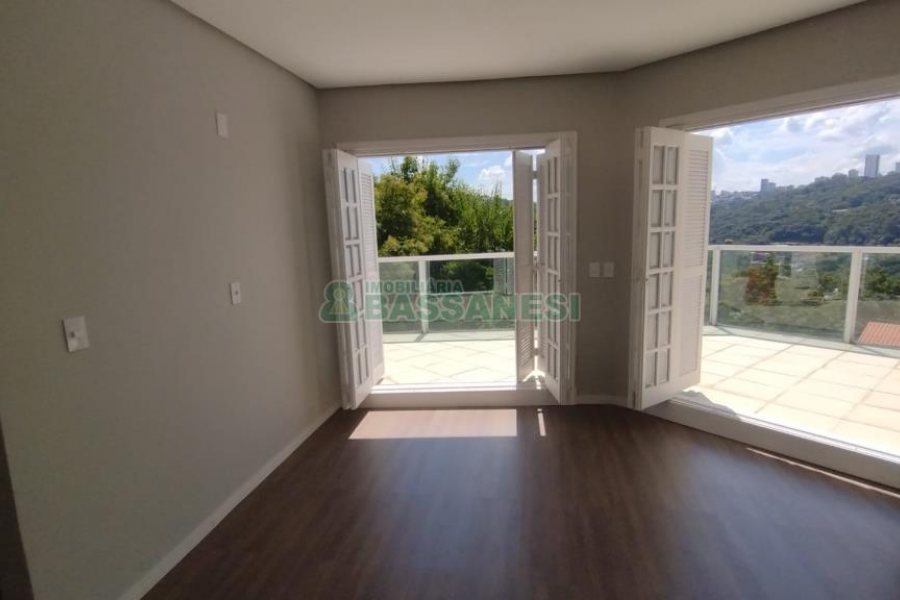 Casa com 148m², 3 dormitórios, 2 vagas, no bairro Santa Corona em Caxias do Sul para Comprar