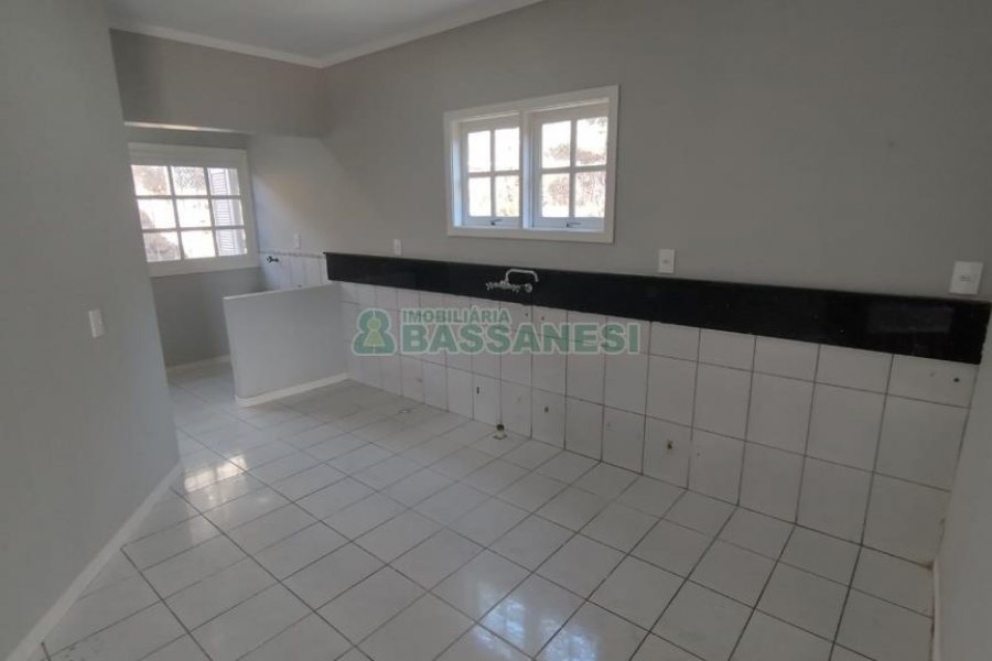 Casa com 148m², 3 dormitórios, 2 vagas, no bairro Santa Corona em Caxias do Sul para Comprar