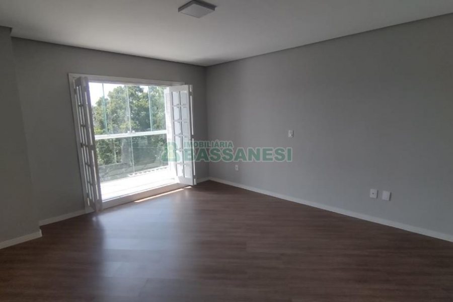 Casa com 148m², 3 dormitórios, 2 vagas, no bairro Santa Corona em Caxias do Sul para Comprar
