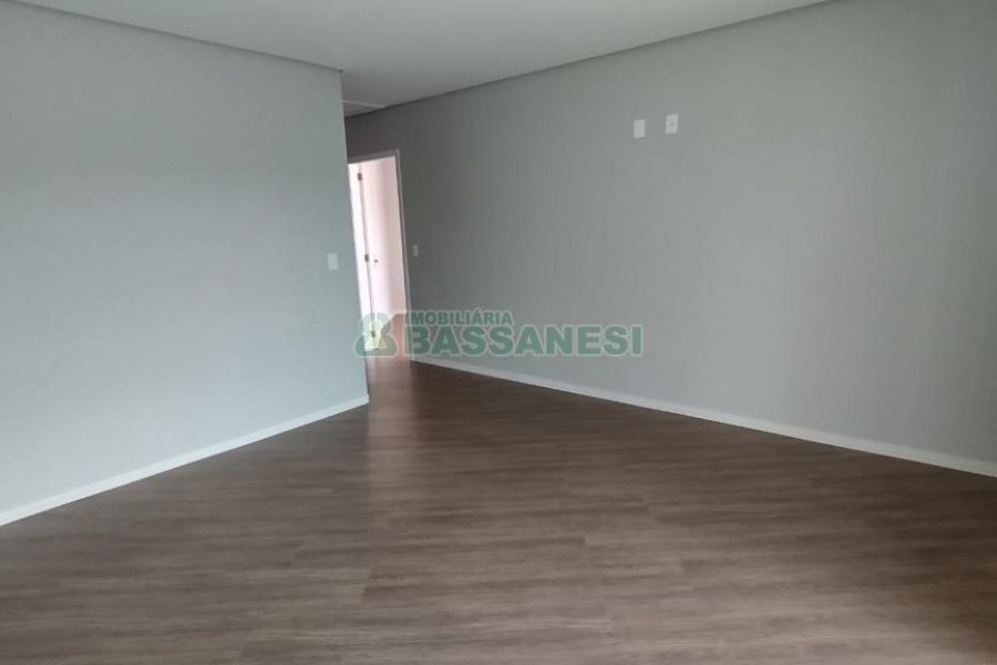 Casa com 148m², 3 dormitórios, 2 vagas, no bairro Santa Corona em Caxias do Sul para Comprar
