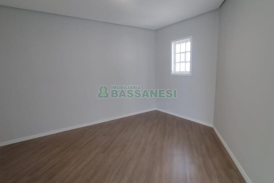 Casa com 148m², 3 dormitórios, 2 vagas, no bairro Santa Corona em Caxias do Sul para Comprar
