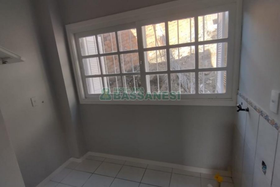 Casa com 148m², 3 dormitórios, 2 vagas, no bairro Santa Corona em Caxias do Sul para Comprar