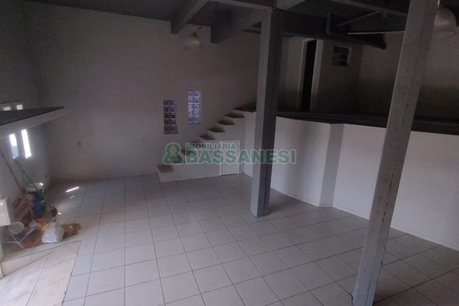 Casa com 148m², 3 dormitórios, 2 vagas, no bairro Santa Corona em Caxias do Sul para Comprar
