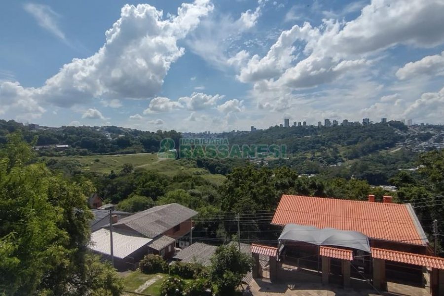 Casa com 148m², 3 dormitórios, 2 vagas, no bairro Santa Corona em Caxias do Sul para Comprar