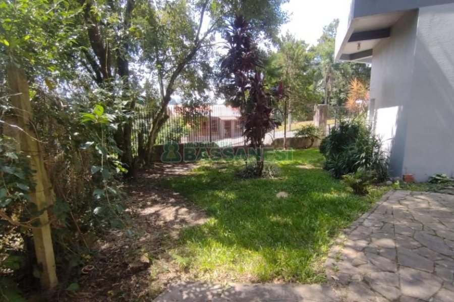Casa com 148m², 3 dormitórios, 2 vagas, no bairro Santa Corona em Caxias do Sul para Comprar