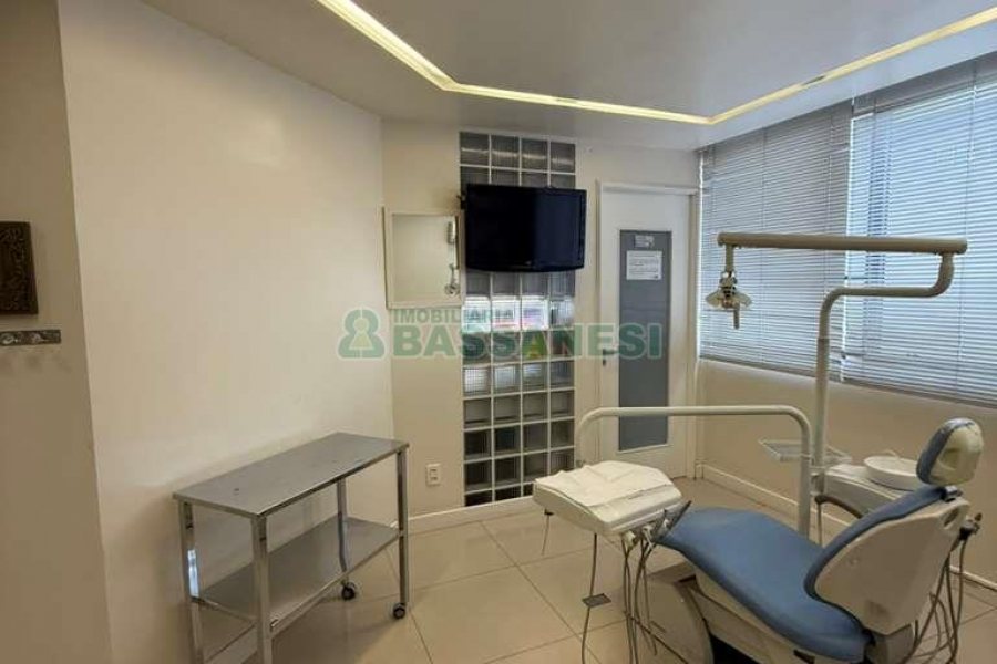 Sala com 75m², no bairro Lourdes em Caxias do Sul para Comprar