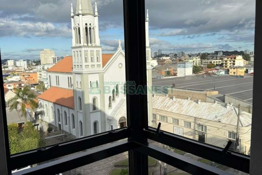 Sala com 75m², no bairro Lourdes em Caxias do Sul para Comprar