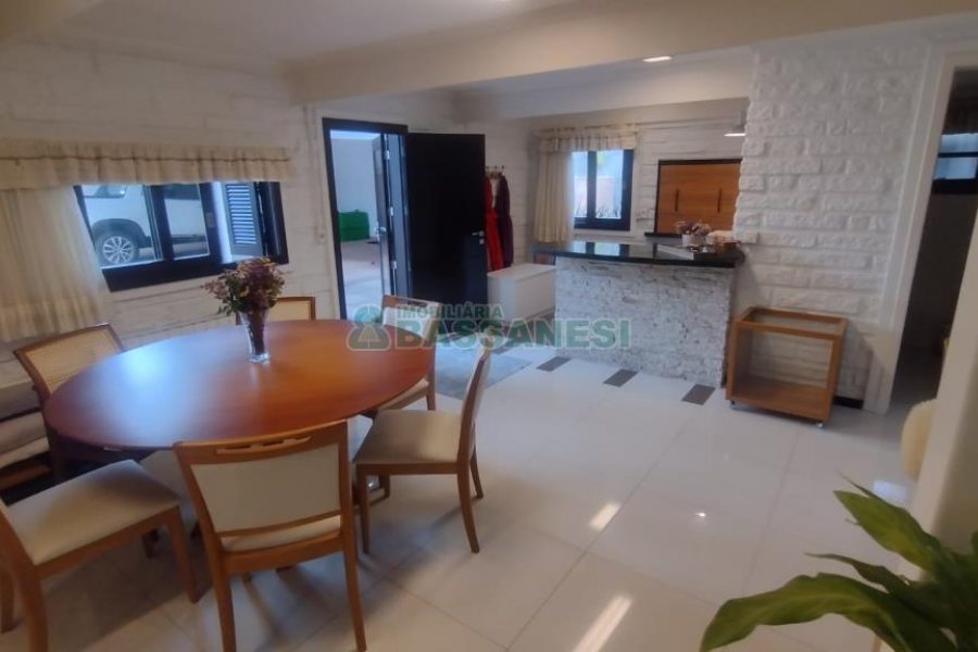 Casa com 301m², 6 dormitórios, 2 vagas, no bairro Ana Rech em Caxias do Sul para Comprar