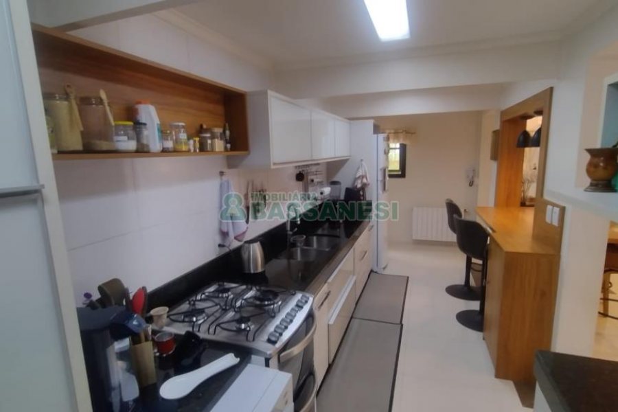 Casa com 301m², 6 dormitórios, 2 vagas, no bairro Ana Rech em Caxias do Sul para Comprar