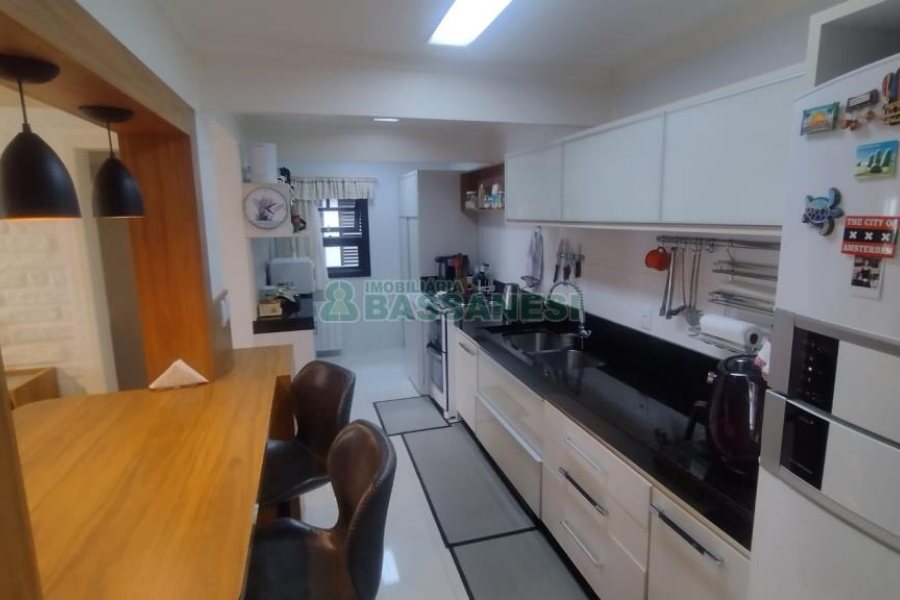 Casa com 301m², 6 dormitórios, 2 vagas, no bairro Ana Rech em Caxias do Sul para Comprar
