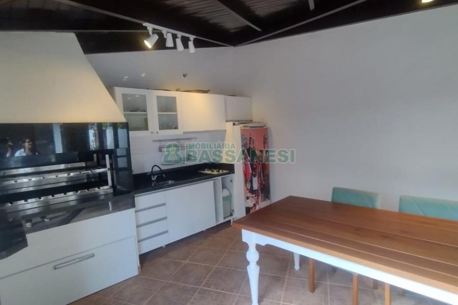 Casa com 301m², 6 dormitórios, 2 vagas, no bairro Ana Rech em Caxias do Sul para Comprar