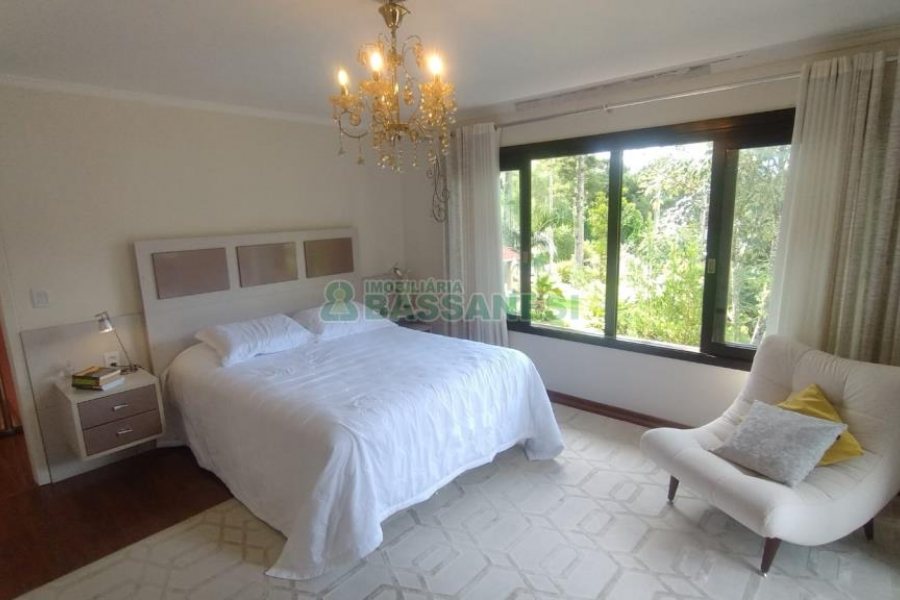 Casa com 301m², 6 dormitórios, 2 vagas, no bairro Ana Rech em Caxias do Sul para Comprar