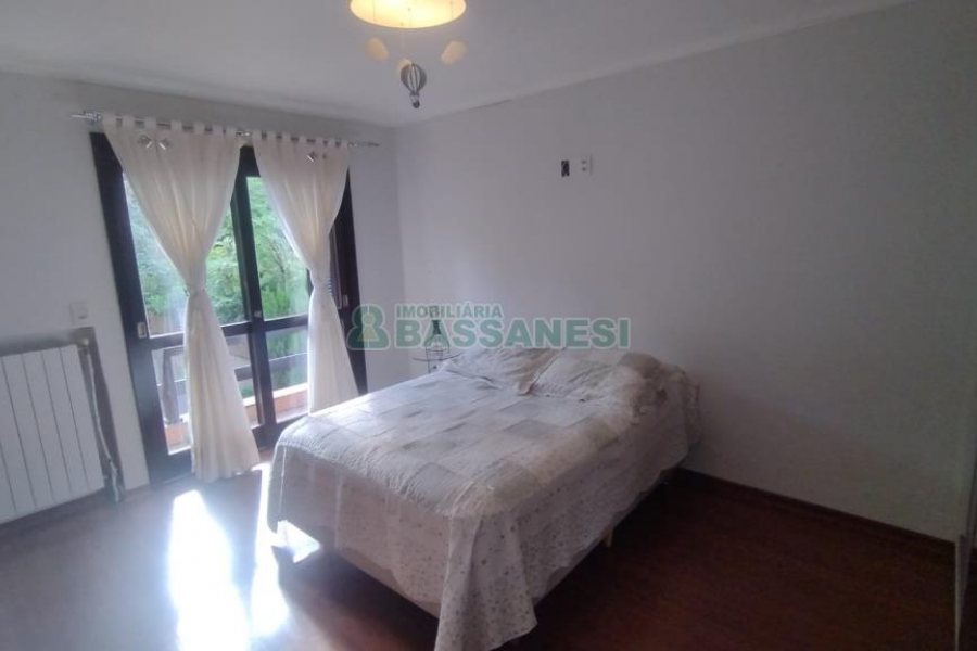 Casa com 301m², 6 dormitórios, 2 vagas, no bairro Ana Rech em Caxias do Sul para Comprar