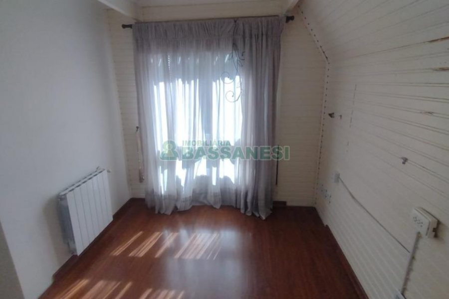 Casa com 301m², 6 dormitórios, 2 vagas, no bairro Ana Rech em Caxias do Sul para Comprar