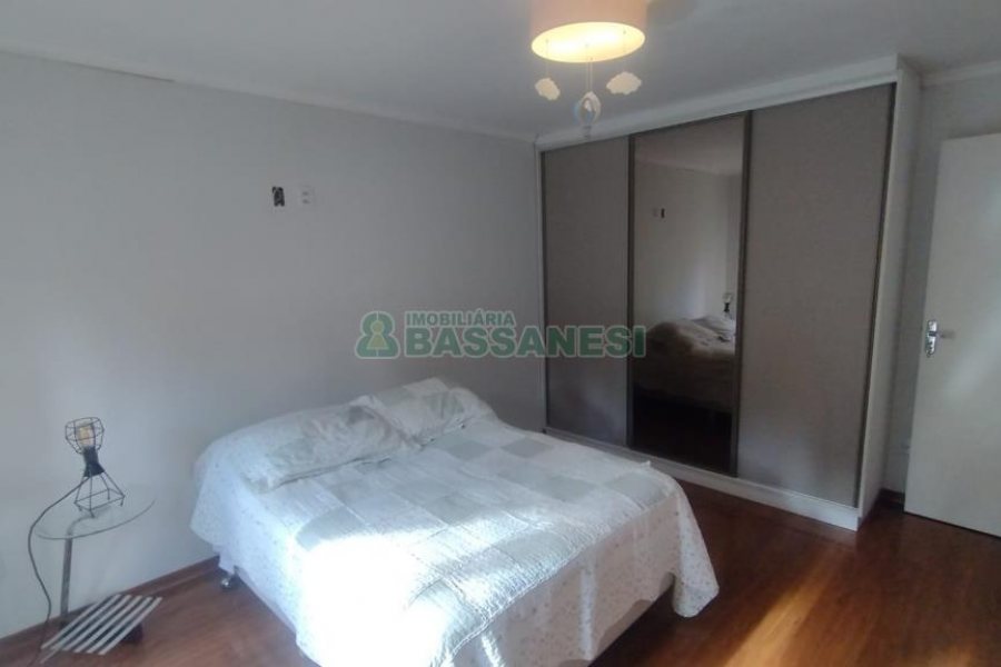 Casa com 301m², 6 dormitórios, 2 vagas, no bairro Ana Rech em Caxias do Sul para Comprar
