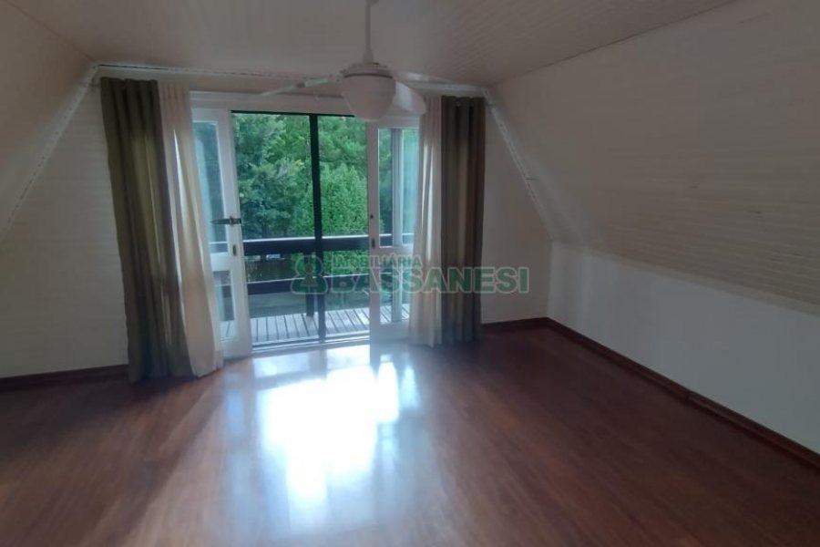 Casa com 301m², 6 dormitórios, 2 vagas, no bairro Ana Rech em Caxias do Sul para Comprar