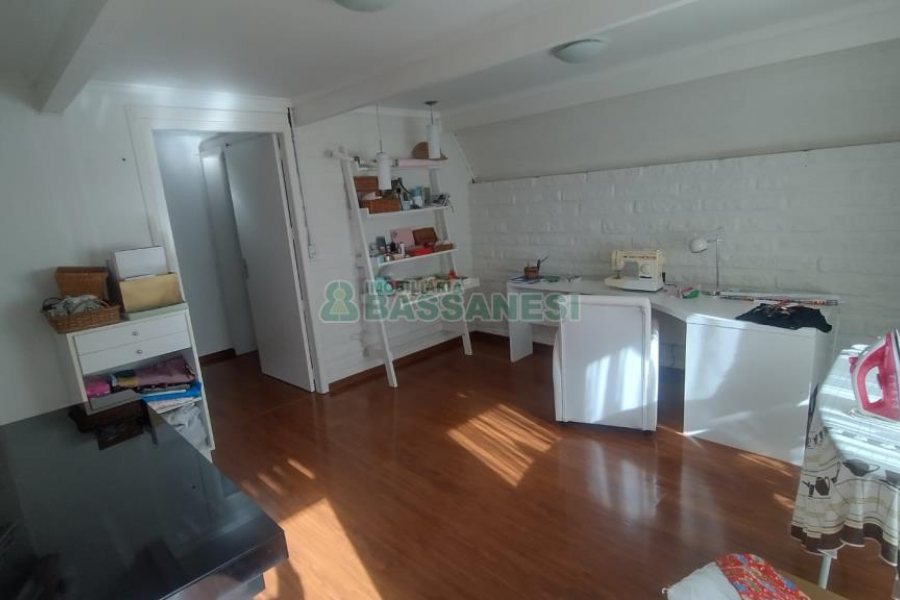 Casa com 301m², 6 dormitórios, 2 vagas, no bairro Ana Rech em Caxias do Sul para Comprar