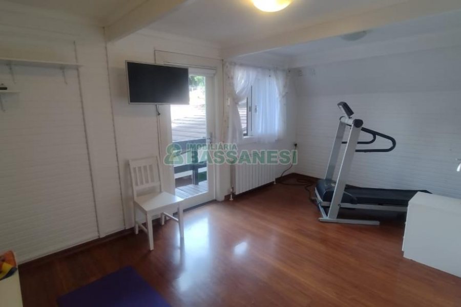 Casa com 301m², 6 dormitórios, 2 vagas, no bairro Ana Rech em Caxias do Sul para Comprar