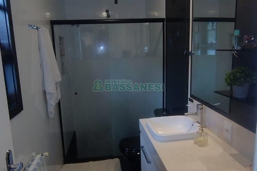 Casa com 301m², 6 dormitórios, 2 vagas, no bairro Ana Rech em Caxias do Sul para Comprar