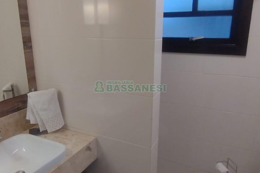 Casa com 301m², 6 dormitórios, 2 vagas, no bairro Ana Rech em Caxias do Sul para Comprar