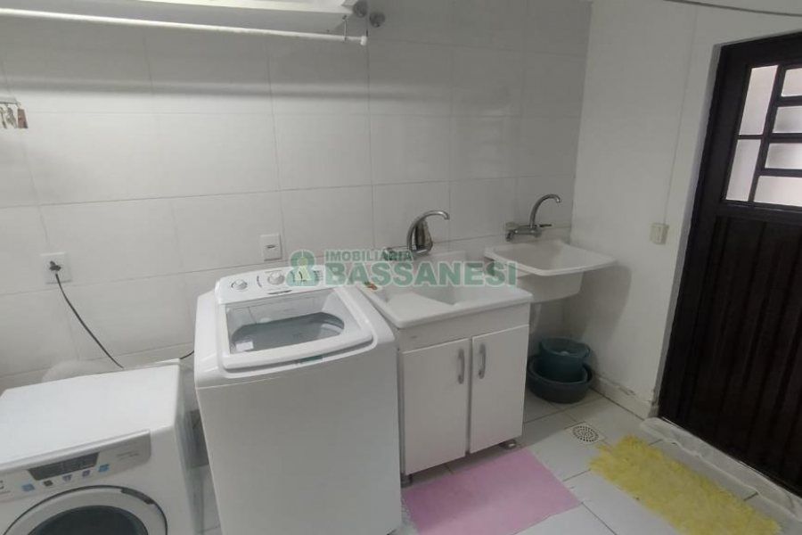 Casa com 301m², 6 dormitórios, 2 vagas, no bairro Ana Rech em Caxias do Sul para Comprar